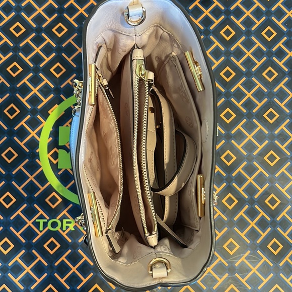 Tory Burch Shoulder tote - Carter Small Convertible Tote in Shell Pink - Picture 12 of 14